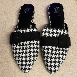 New York & Company Black and White Houndstooth Mules Size 10W